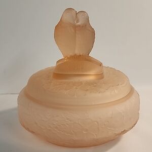 Vintage LE Smith Pink Satin Glass Powder Jar Lovebirds Depression Stippled 1930s